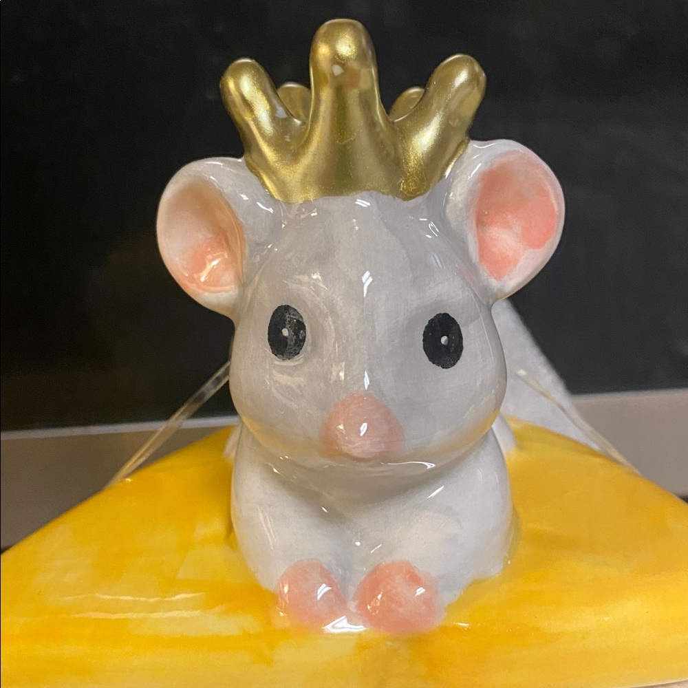 Cheese-Themed Mouse Trinket Box with Gold Crown NWTs - Picture 9 of 12
